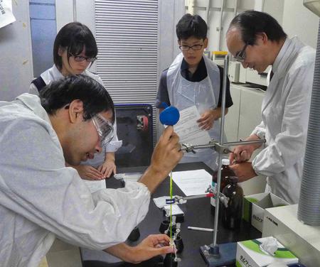 http://www.chem.es.osaka-u.ac.jp/supra/180806-Yume-Experiment-TA03-P1300791%202.jpeg